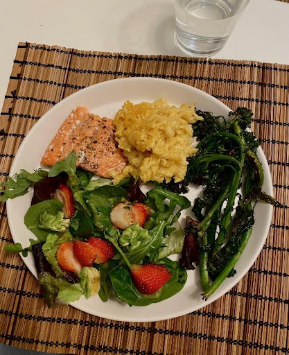 Salmon, veggies, mac and cheese