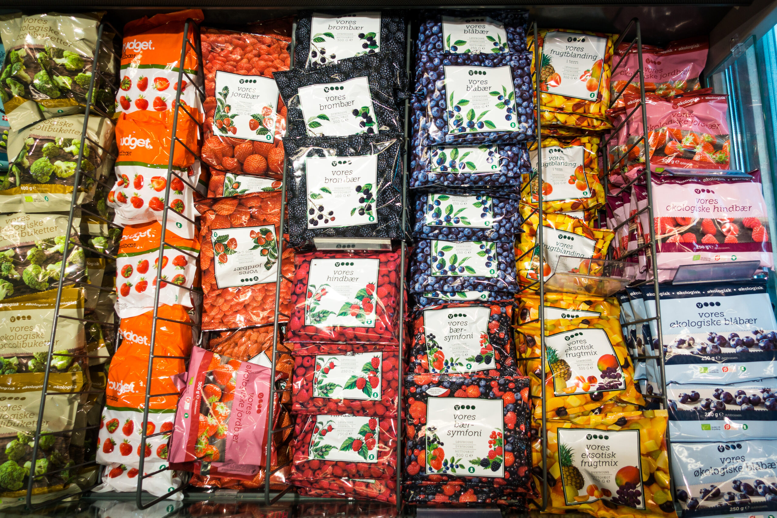 foodiesfeed.com_frozen-fruit-in-a-supermarket-scaled